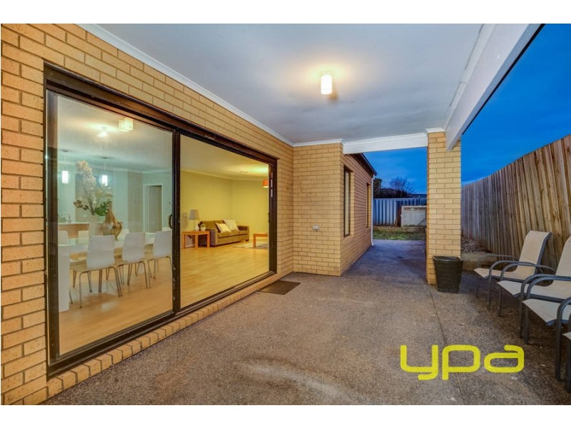 15 Paul Harris Drive, Melton West VIC 3337