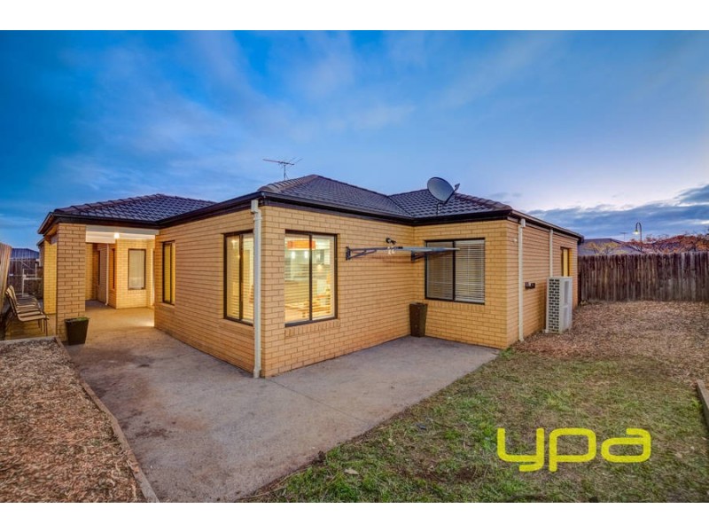 15 Paul Harris Drive, Melton West VIC 3337
