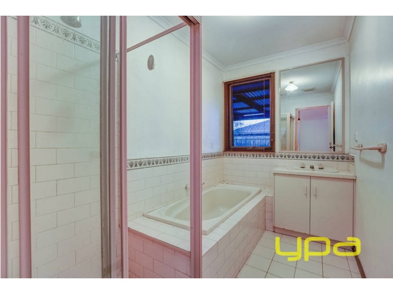 10 Prior Court, Brookfield VIC 3338