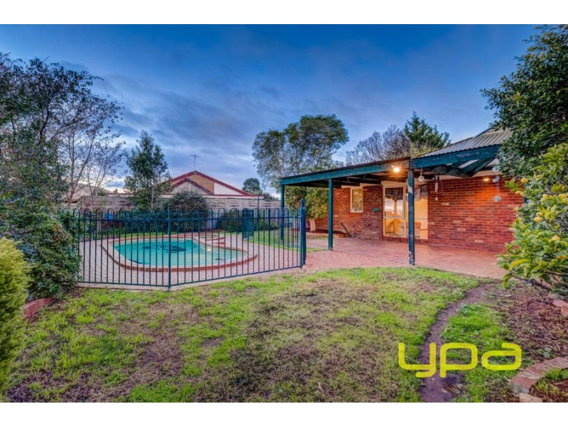 10 Prior Court, Brookfield VIC 3338