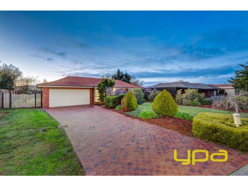 10 Prior Court, Brookfield VIC 3338