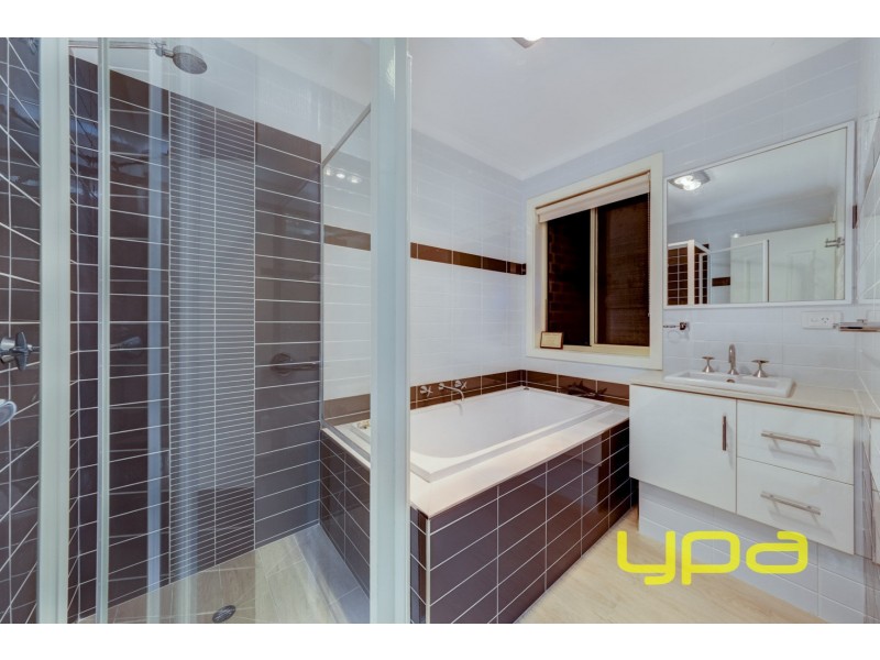 346 Centenary Avenue, Melton West VIC 3337