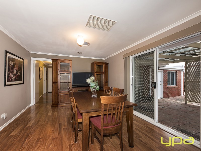 2 Evelyn Close, Melton West VIC 3337