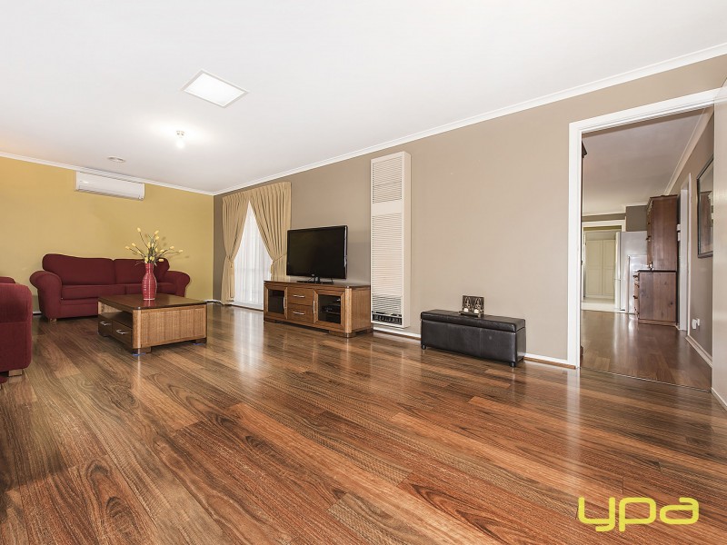 2 Evelyn Close, Melton West VIC 3337