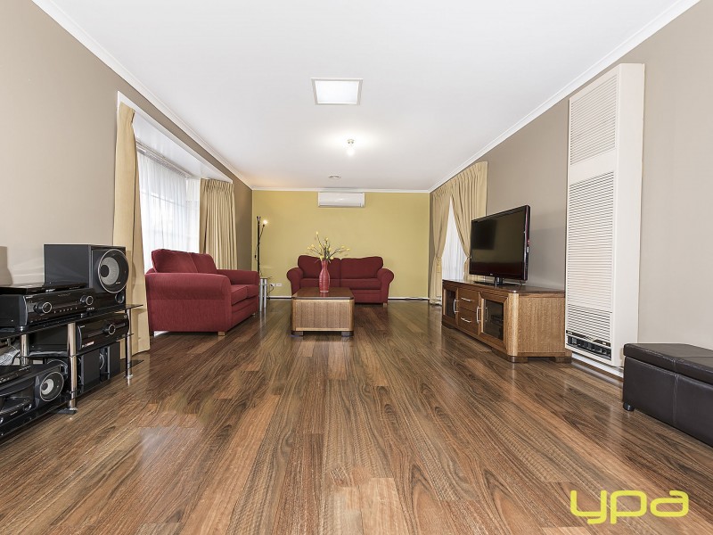 2 Evelyn Close, Melton West VIC 3337