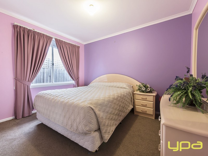 2 Evelyn Close, Melton West VIC 3337