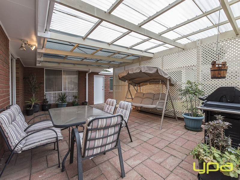 2 Evelyn Close, Melton West VIC 3337