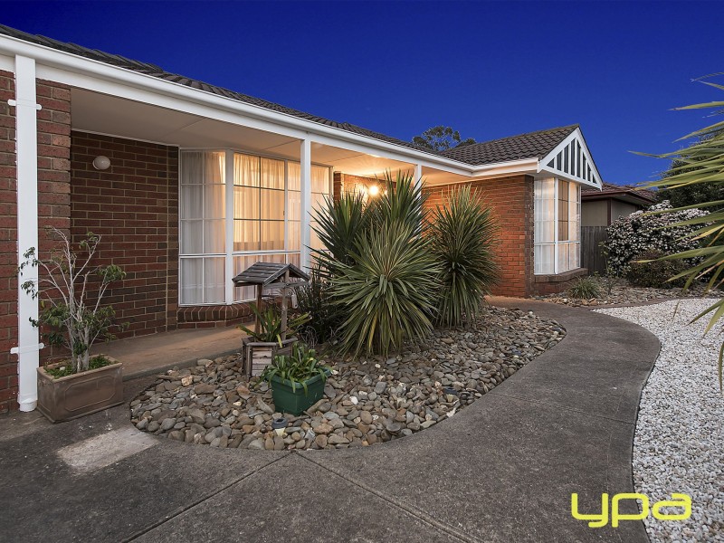 2 Evelyn Close, Melton West VIC 3337