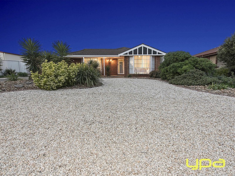 2 Evelyn Close, Melton West VIC 3337