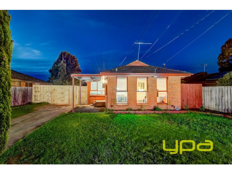 18 Blackwood Drive, Melton South VIC 3338