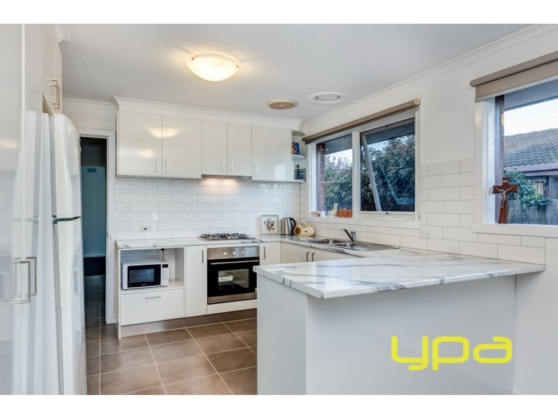 18 Blackwood Drive, Melton South VIC 3338