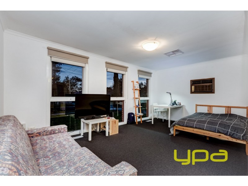 18 Blackwood Drive, Melton South VIC 3338