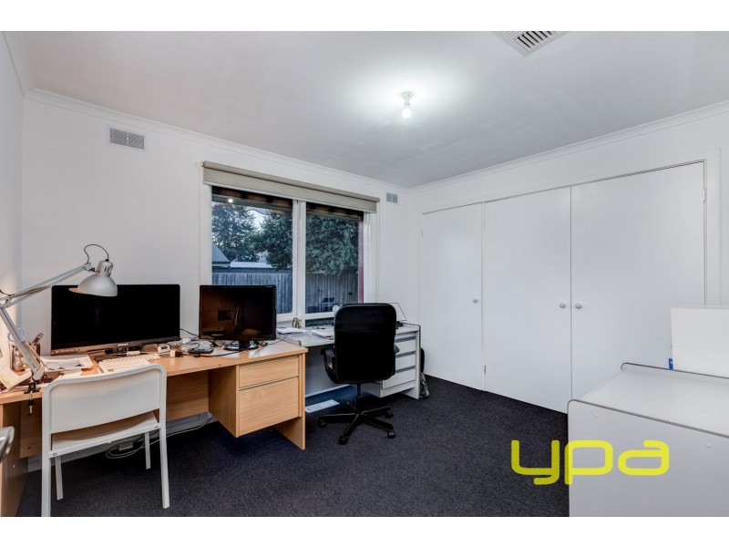 18 Blackwood Drive, Melton South VIC 3338