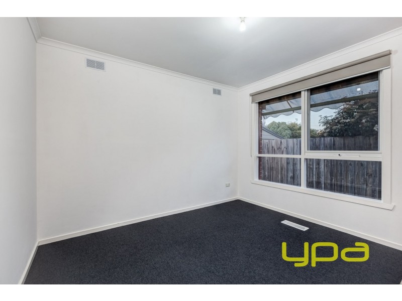 18 Blackwood Drive, Melton South VIC 3338