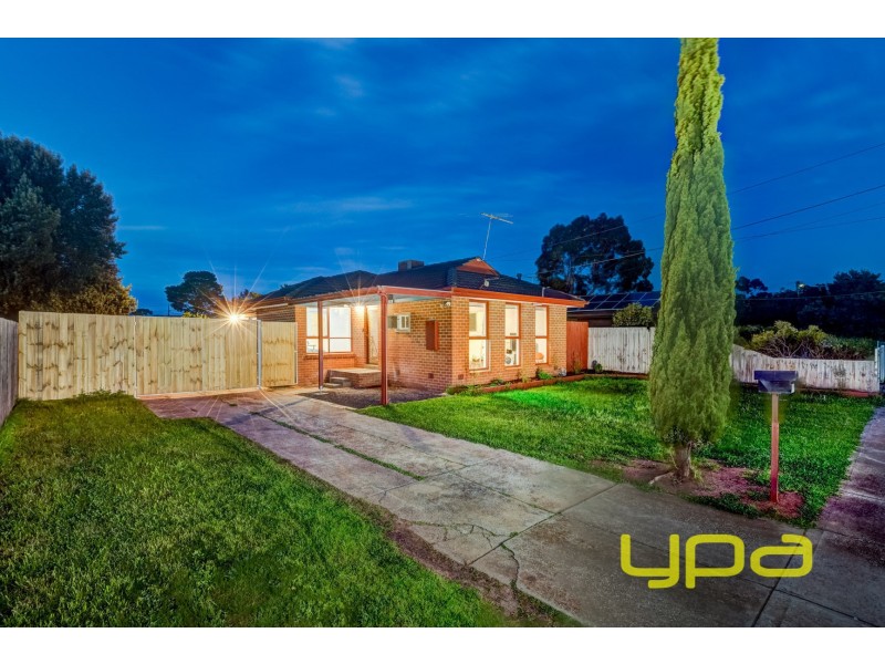 18 Blackwood Drive, Melton South VIC 3338