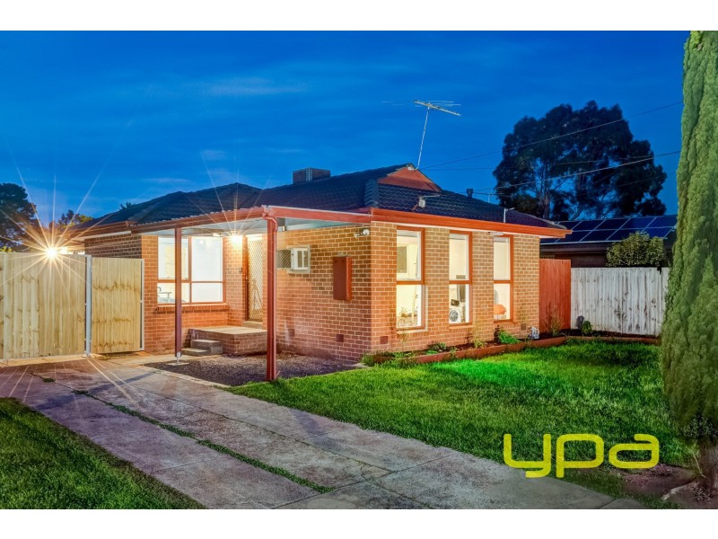 18 Blackwood Drive, Melton South VIC 3338