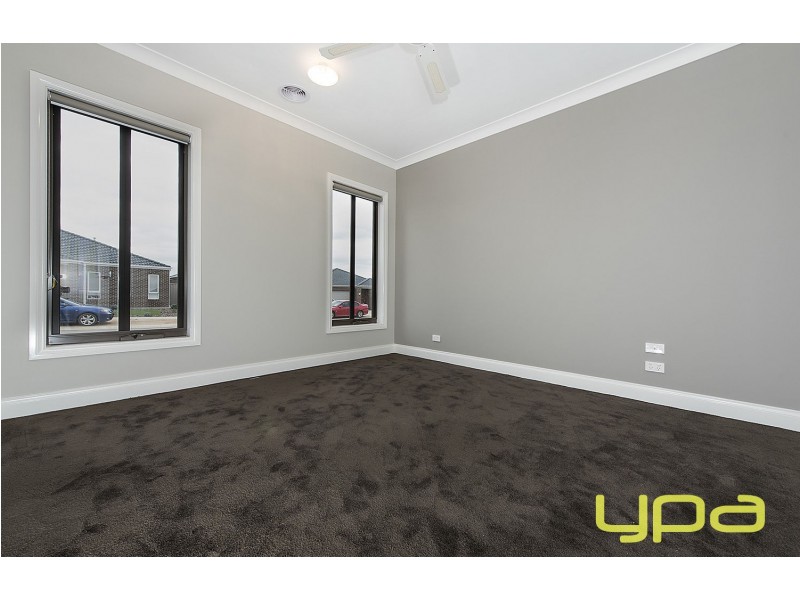 19 Lawrence Avenue, Melton West VIC 3337