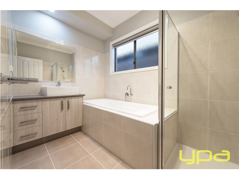 19 Lawrence Avenue, Melton West VIC 3337