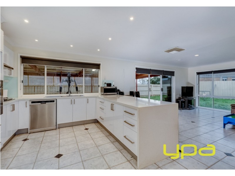 9 Grosvenor Court, Melton West VIC 3337