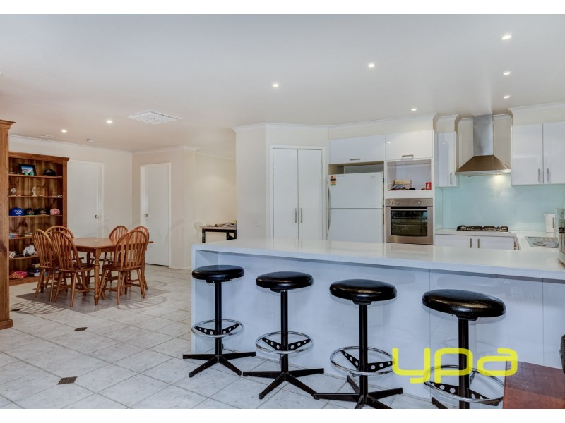 9 Grosvenor Court, Melton West VIC 3337