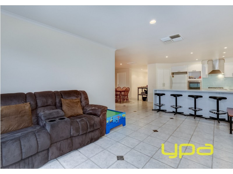 9 Grosvenor Court, Melton West VIC 3337