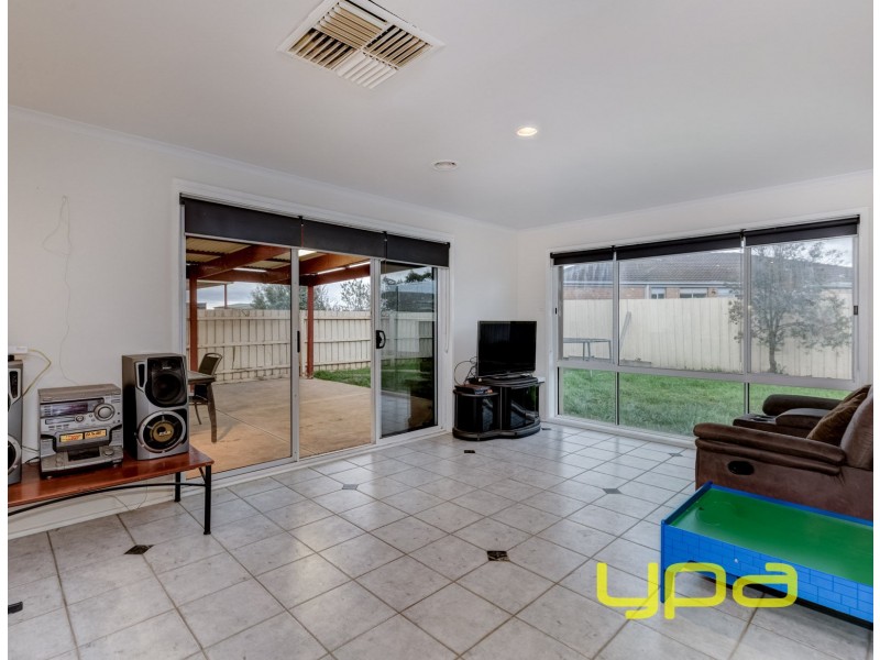 9 Grosvenor Court, Melton West VIC 3337