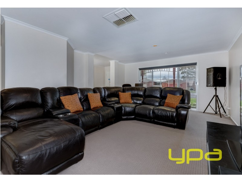 9 Grosvenor Court, Melton West VIC 3337