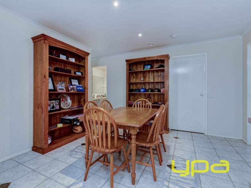 9 Grosvenor Court, Melton West VIC 3337