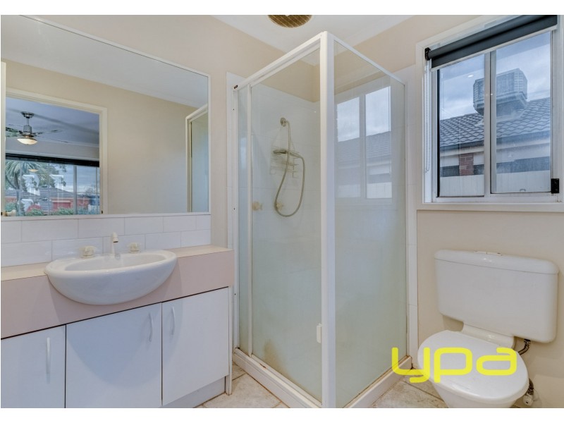 9 Grosvenor Court, Melton West VIC 3337