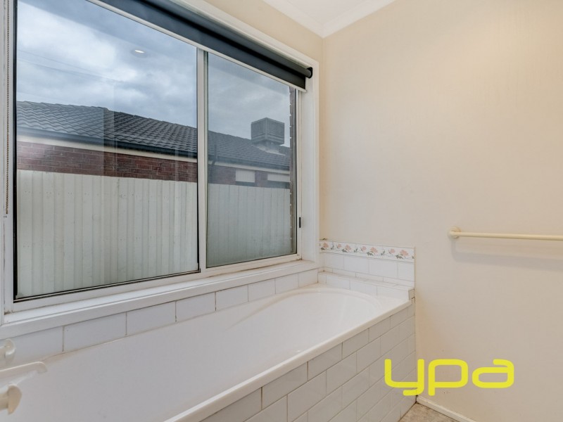 9 Grosvenor Court, Melton West VIC 3337