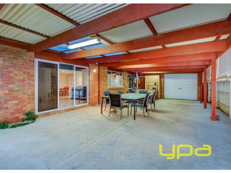 9 Grosvenor Court, Melton West VIC 3337