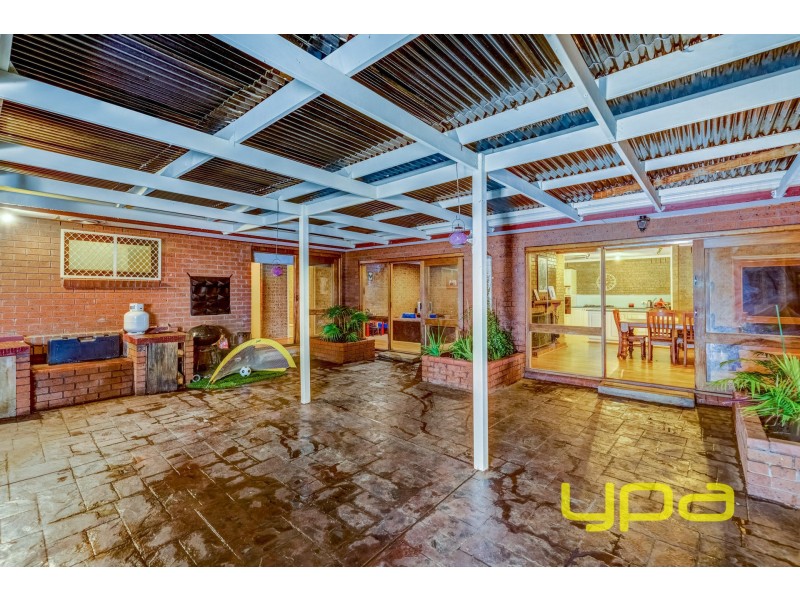 27 Campaspe Crescent, Brookfield VIC 3338