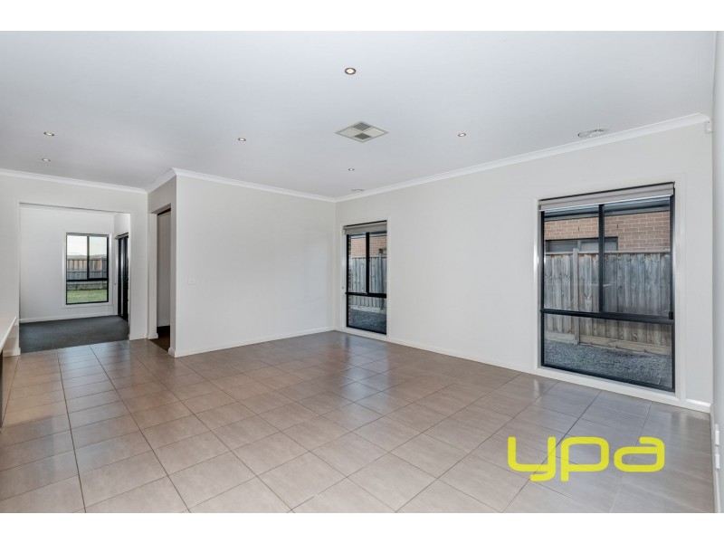 21 Finlay Avenue, Melton West VIC 3337