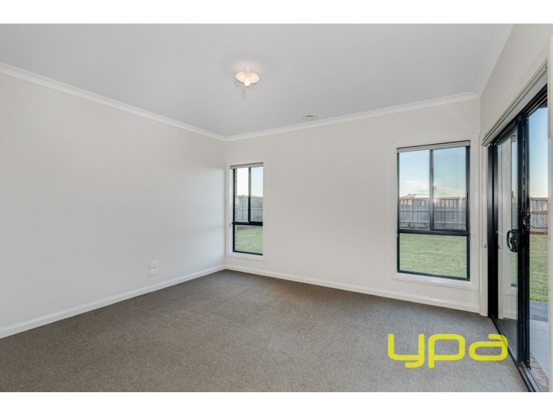 21 Finlay Avenue, Melton West VIC 3337