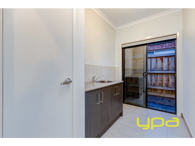 21 Finlay Avenue, Melton West VIC 3337