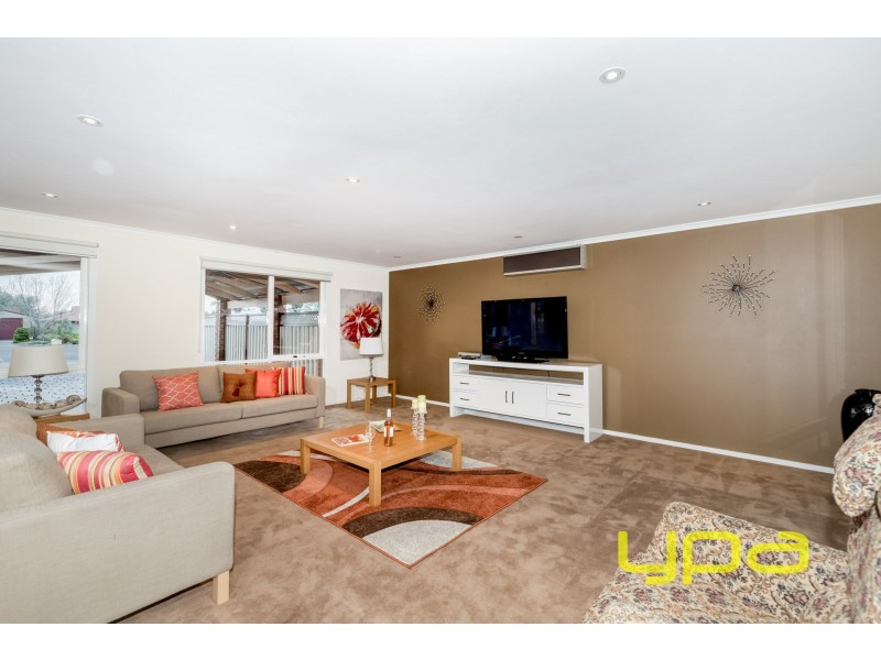 6 Catalina Place, Melton West VIC 3337