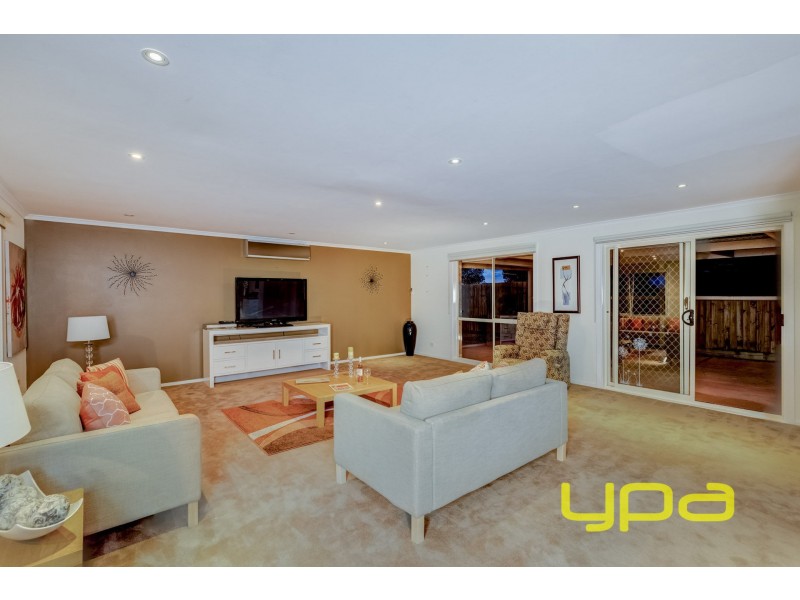 6 Catalina Place, Melton West VIC 3337