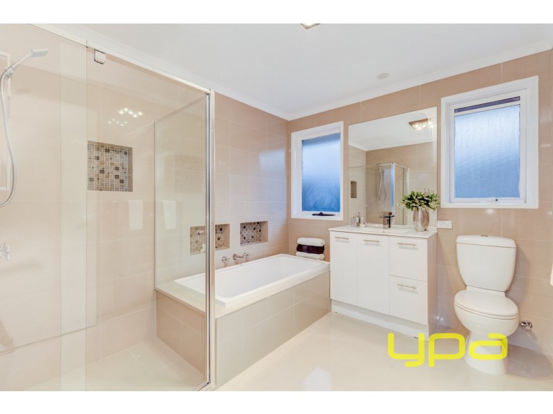 6 Catalina Place, Melton West VIC 3337