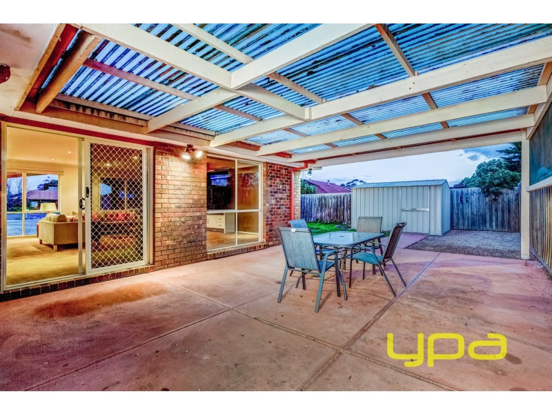 6 Catalina Place, Melton West VIC 3337