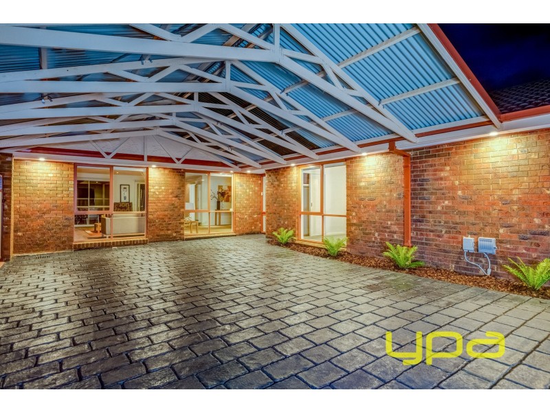 6 Catalina Place, Melton West VIC 3337