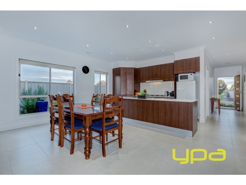 1/10 Dalray Crescent, Kurunjang VIC 3337