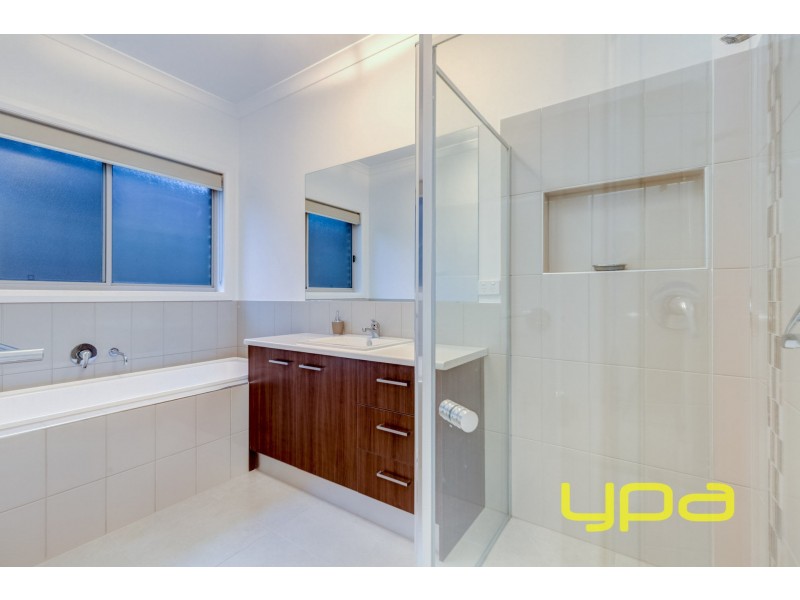 1/10 Dalray Crescent, Kurunjang VIC 3337