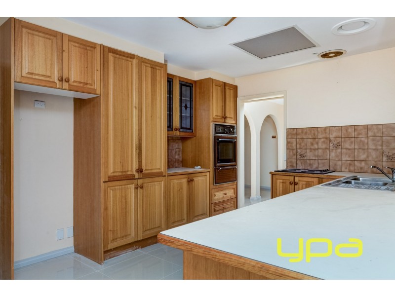 13 Cook Road, Melton South VIC 3338