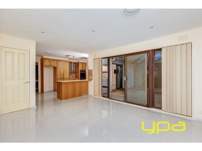 13 Cook Road, Melton South VIC 3338