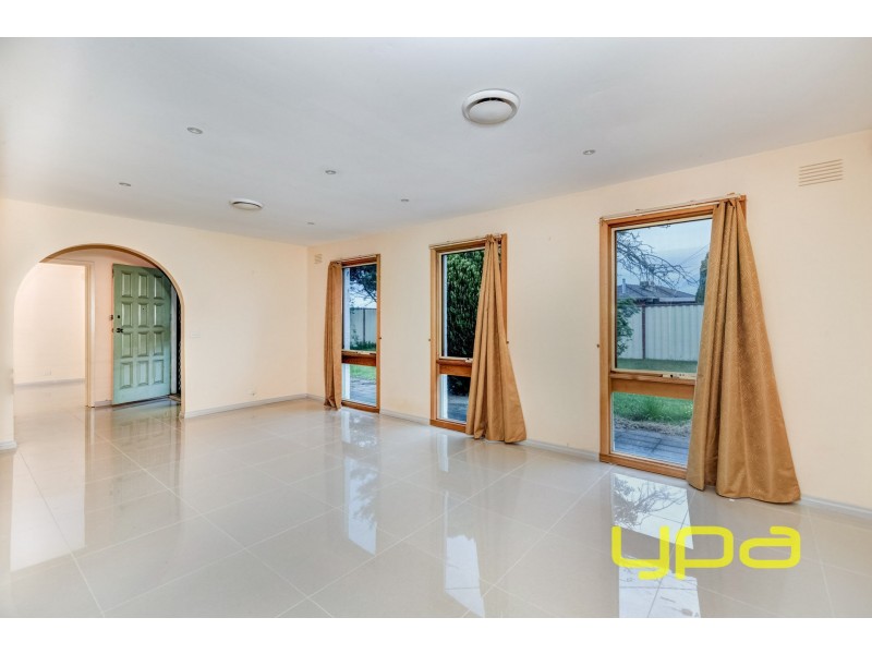 13 Cook Road, Melton South VIC 3338