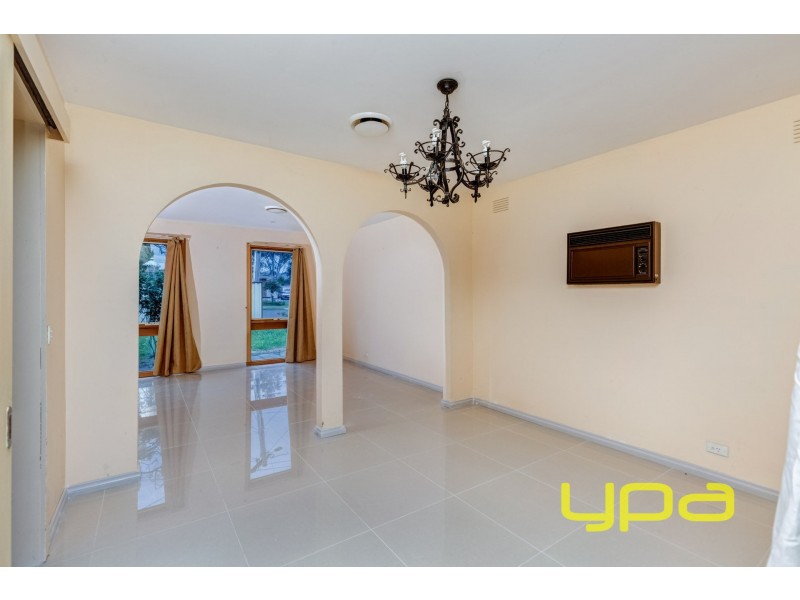 13 Cook Road, Melton South VIC 3338