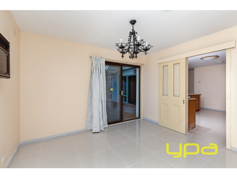 13 Cook Road, Melton South VIC 3338