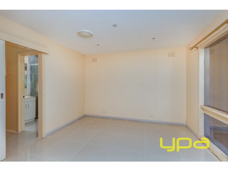 13 Cook Road, Melton South VIC 3338