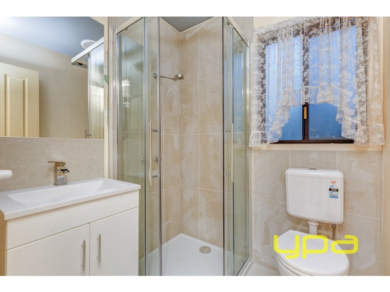 13 Cook Road, Melton South VIC 3338