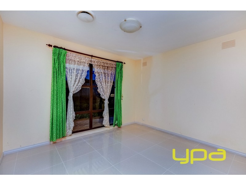 13 Cook Road, Melton South VIC 3338